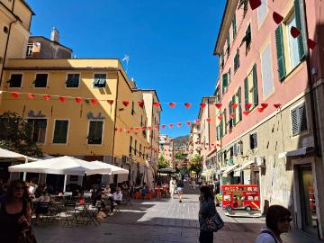 Via Gaetano Donizetti Genoa, Piazza Francesco Baracca