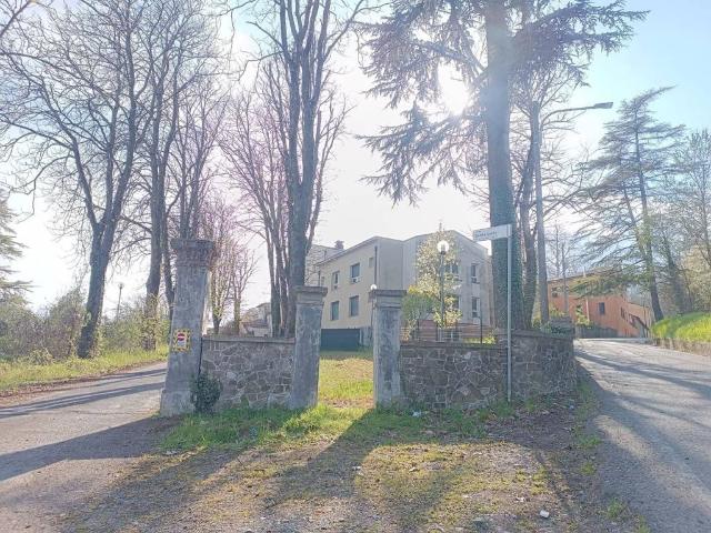 Palazzo / Stabile in affitto a Medesano PR