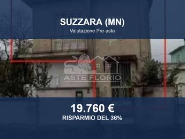 Immobile in asta di 122 m con più di 5 locali e box auto in vendita a Suzzara