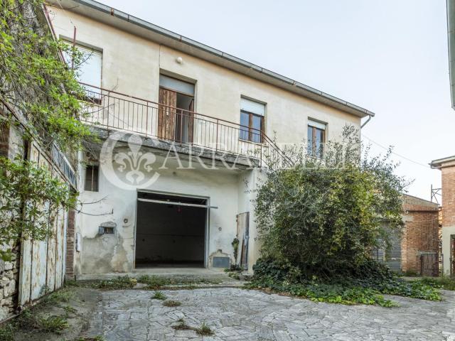 Immobile indipendente da ristrutturare di circa 300 mq total. 300m² Castiglione d'Orcia
