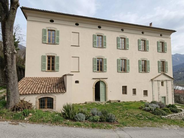 Immobile storico in vendita a Bettola