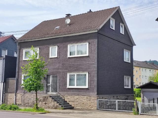 Immobilie Haus mit zwei separaten Wohneinheiten und großen Garten