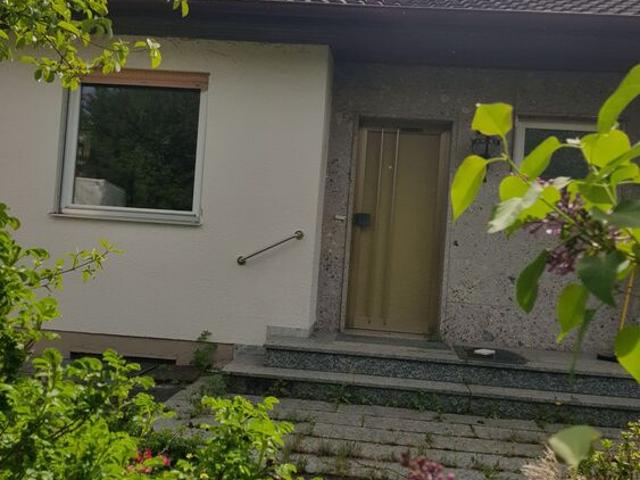 Immobilie mit Charakter: provisionsfreies Mehrgenerationenhaus in Adelshof
