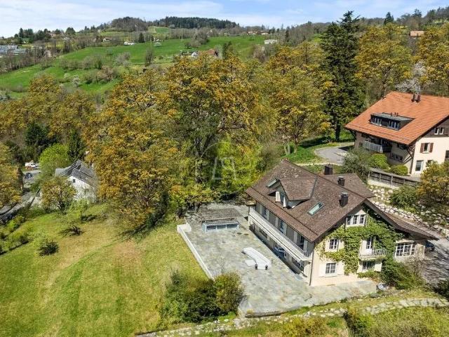 Immobilien mit hohem Entwicklungspotenzial und Panoramablick in Lutry