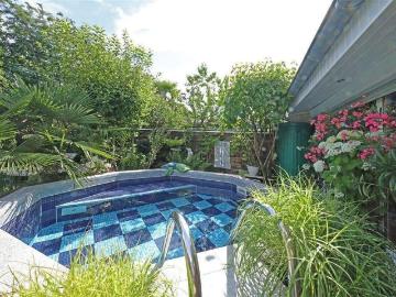 Immobilien Richter: Komplett Saniertes Einfamilienhaus mit Swimming Pool und Traumgarten