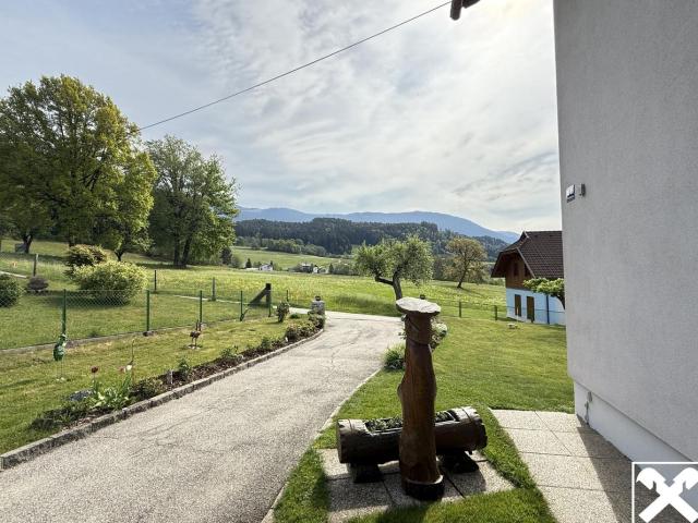 Immobilienensemble mit Zweifamilienhaus, Bauernhäusl und Stall in Aussichtslage