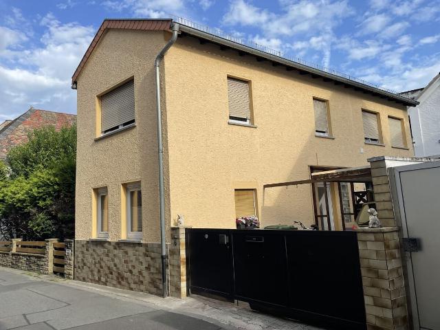 ImmobilienPunkt* Gepflegtes Einfamilienhaus in ruhiger Ortslage von Hechtsheim