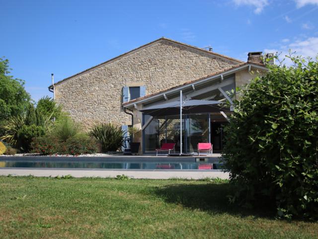 Immobilier de luxe: maison avec terrasse à acheter à Langon