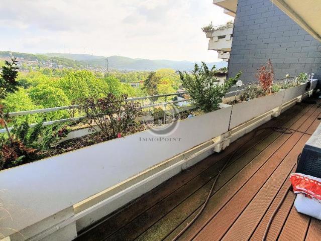 ! ImmoPoint ! ALTENGERECHTES Wohnen mit SCHWIMMBAD + SAUNA + BALKON + TERRASSE + GARAGEN. !