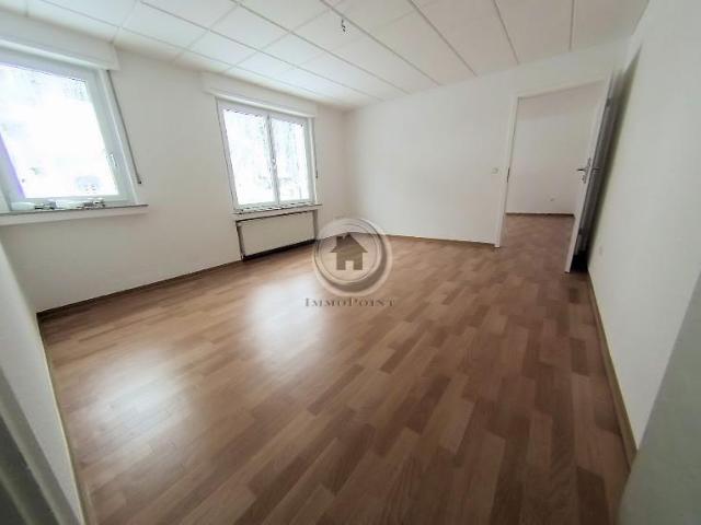 ! ImmoPoint ! frisch RENOVIERT Anlieger Wohnung mit Gas Etagen Heizung