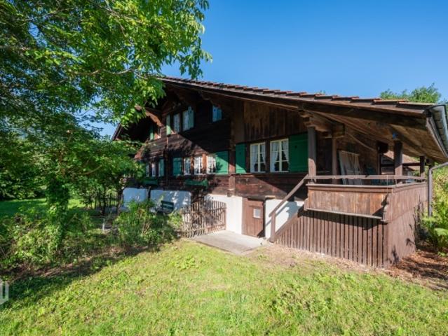 ImmoWyss Urchiges Chalet mit grosser Baulandreserve und Niesenblick