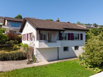 ImmoWyss Charmantes Einfamilienhaus mit Seesicht und Potenzial