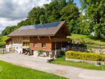 ImmoWyss Exklusiv stilvoll renoviertes Bauernhaus mit Pferdehaltung