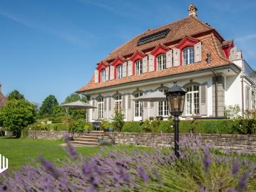ImmoWyss Neubarocke Villa mit Dependance, Pavillon und Seeanstoss