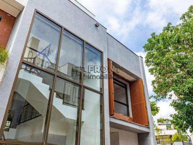 Luxuosa Casa em Condomínio no Jardim dos Estados