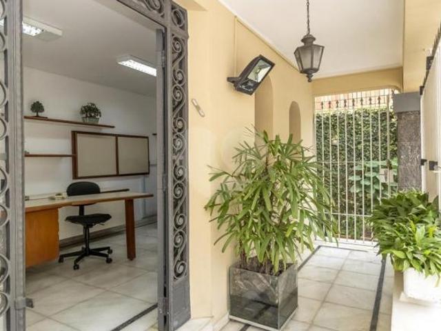 Casa à venda em Pacaembu SP