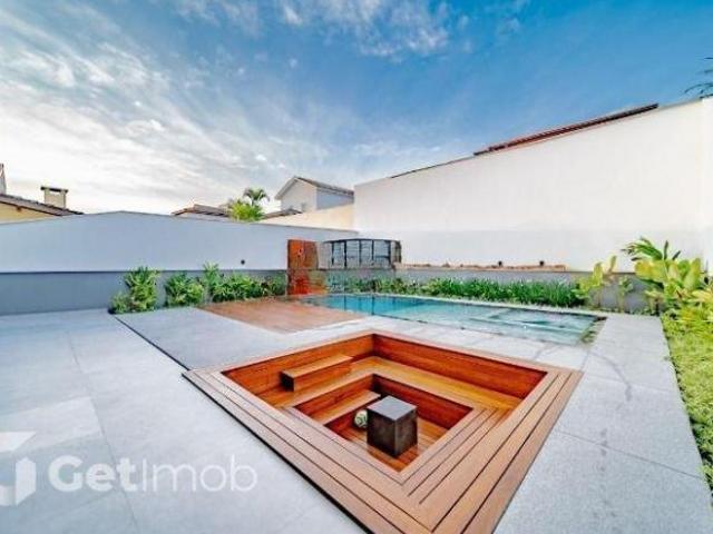 Casa à venda com 436 M² de terreno, 365 M² de área construída, 5 suítes, no Cond