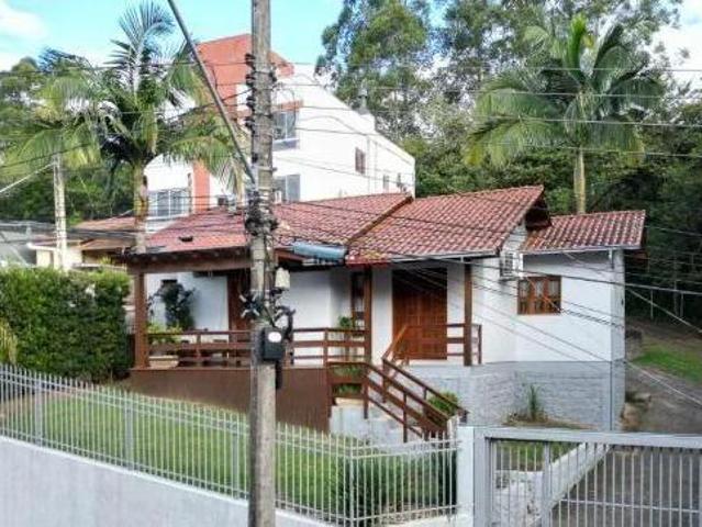 Imóvel com área de serviço e cozinha em Viaduto, Igrejinha Aproveite!