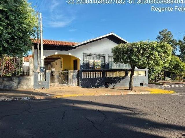 Imóvel com bom aproveitamento — Casa no Centro, Regente Feijo SP, Nº 223, 3 quartos, 1 vaga, 291,6