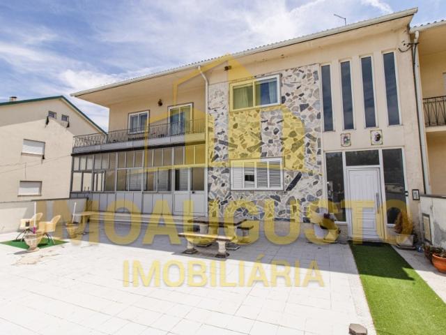 Imóvel com imenso potencial em Pinhel habitação, investimento e espaço para rentabilizar!