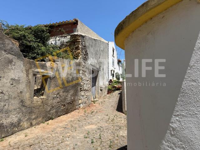 Imóvel com PROJETO APROVADO para moradia T2 Enxara do Bispo, Mafra