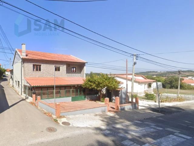 Imóvel com Restaurante e Habitação nos Casais da Ponte, Coto