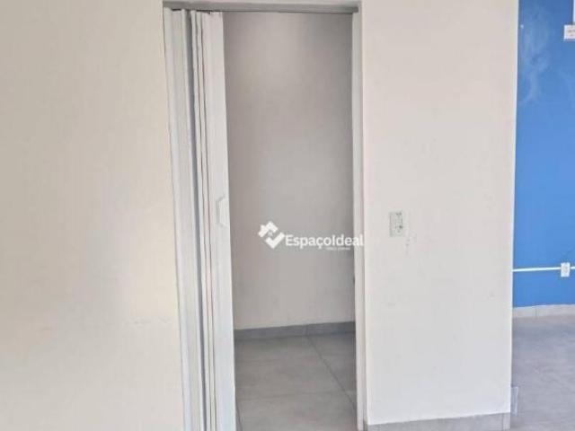 Imóvel com salão comercial