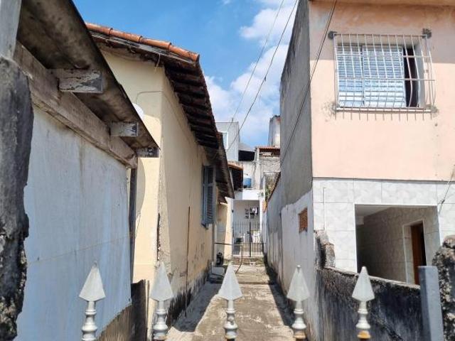 Imóvel com terreno 6m²x25m² que pode ser reformada na região vila santa catarina