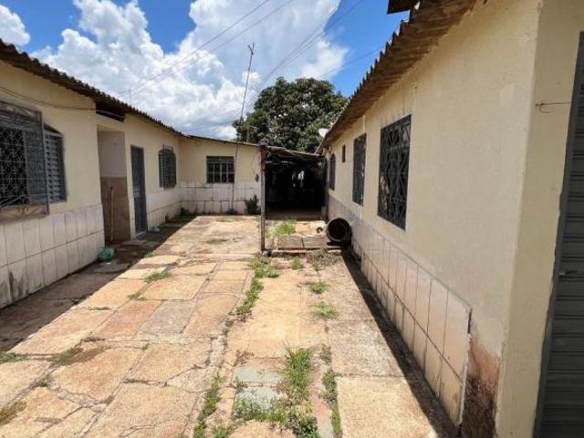 Imóvel com 05 moradias