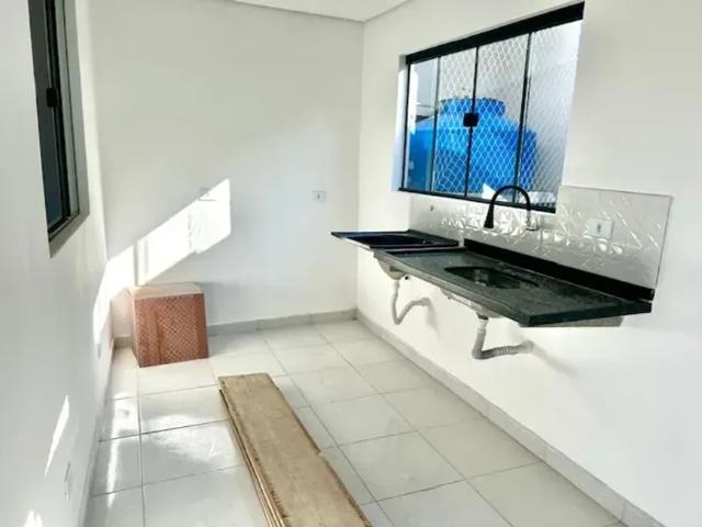 Imóvel com 01 dormitório, sala, cozinha na Cidade A. E Carvalho