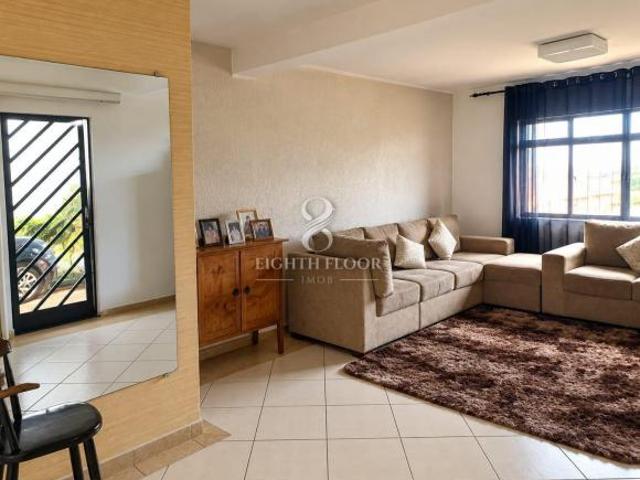 Imóvel com 2 amplas residências no mesmo terreno