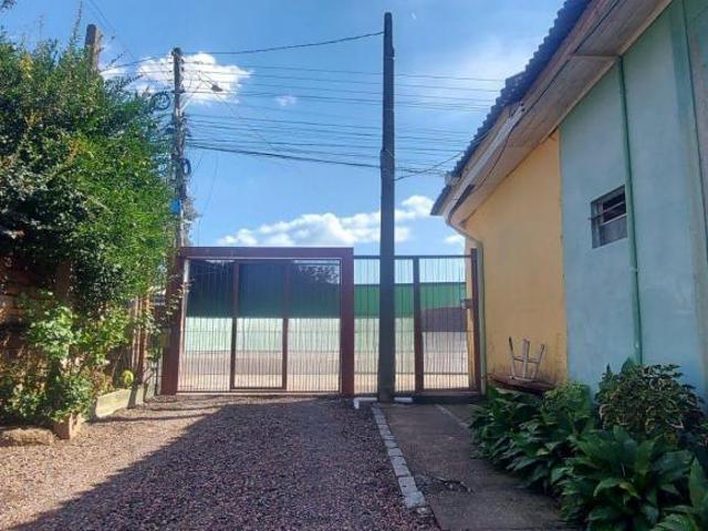 Imóvel com 2 moradias e ponto comercial em Alvorada