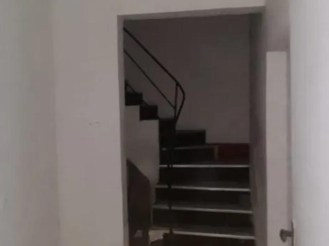 Imóvel com 3 andares, total de 146m2, 02 banheiros, Centro, Fortaleza/CE