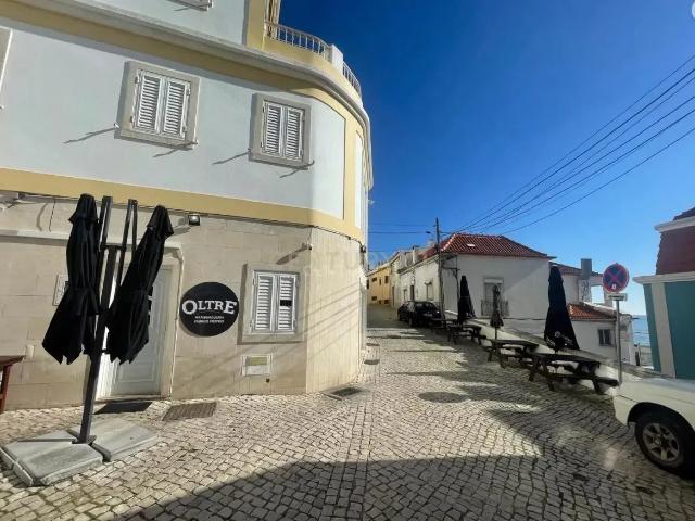 Imóvel comercial reconvertível em T2 para Habitação em 2a Linha de Praia
