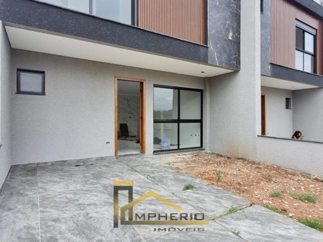 Imóvel à venda em Curitiba PR: Casa espaçosa com 3 quartos, 1 suíte, 2 banheiros e 2 vagas de garage