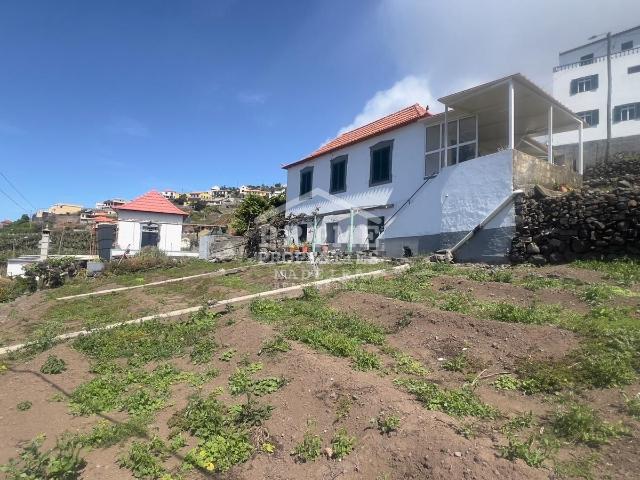 Villa com vista mar na Ribeira Brava com 2 quartos