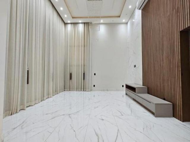 Imóvel de Alto Padrão com Arquitetura Moderna e Fino Acabamento