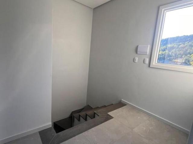 Imóvel em Obras em Igrejinha: Casa com Sala de Estar e Jantar, Cozinha e Lavabo Confira!