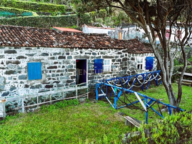 Imóvel Histórico na Fajã do Araújo – Uma das Casas Mais Antigas do Nordeste