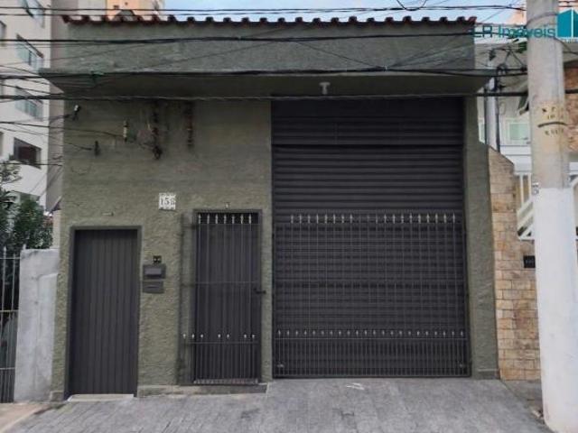 Imóvel Misto com Casas, Salão Comercial e Galpão de 90m² para Renda