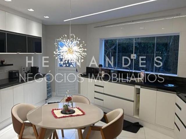 Imóvel no New Ville com 422m² de terreno sendo 3 suítes e 6 vagas