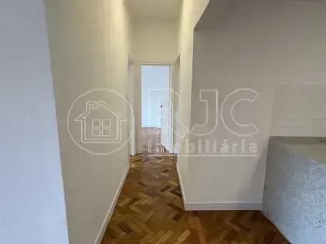 Imóvel para venda tem 131 metros com 3 quartos e suíte no Flamengo
