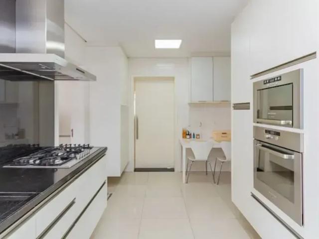 Imóvel para venda possui 165 metros quadrados com 3 quartos em Vila Congonhas São Paulo SP
