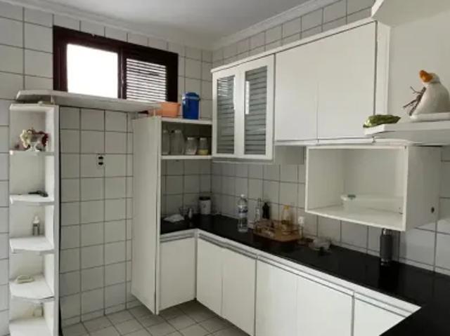 Imóvel para aluguel possui 450 metros quadrados com 6 quartos em Renascença São Luís MA