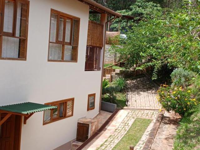 Imóvel residencial e comercial em lugar tranquilo, excelente padrão