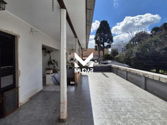 Imóvel residencial e comercial no centro de Castro