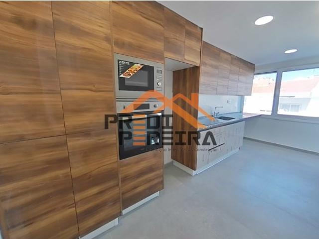 Imóvel T3, totalmente remodelado, com acabamentos de qualidade