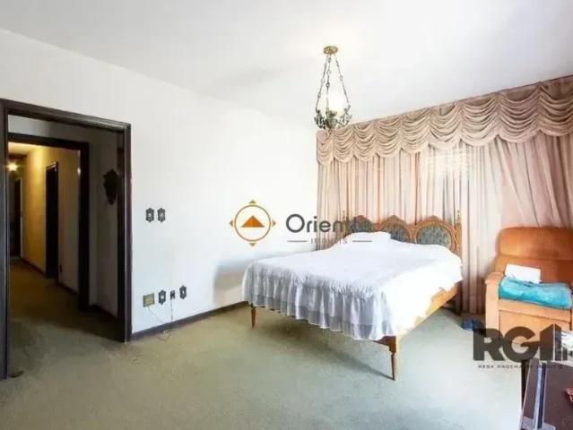 Imobiliária Orientta ALUGA Casa 3 dormitórios, sendo 1 suítes e 3 vagas