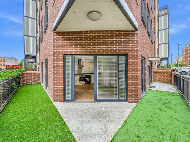 Image Court, Maxwell Road, Romford RM7, 2 bed flat to rent, £1,750 pcm | PrimeLocation