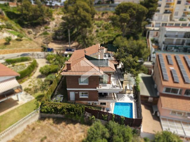 Imagina abrir los ojos y ver el mar, salir a tu terraza con. 483m² Salou